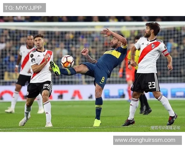 国外足球明星左脚技术分析与他们在赛场上的精彩表现探讨