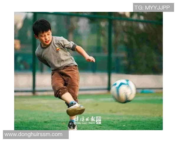 足球明星李玉的个人简介与精彩瞬间全景展示